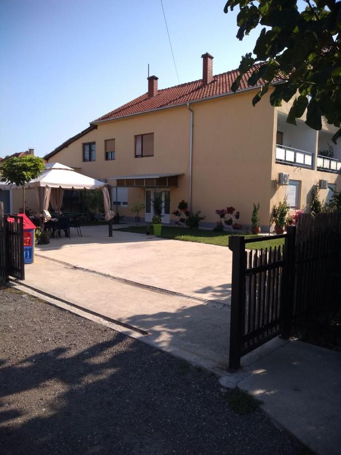 Apartments Kuca Aleksic Ni Exteriör bild