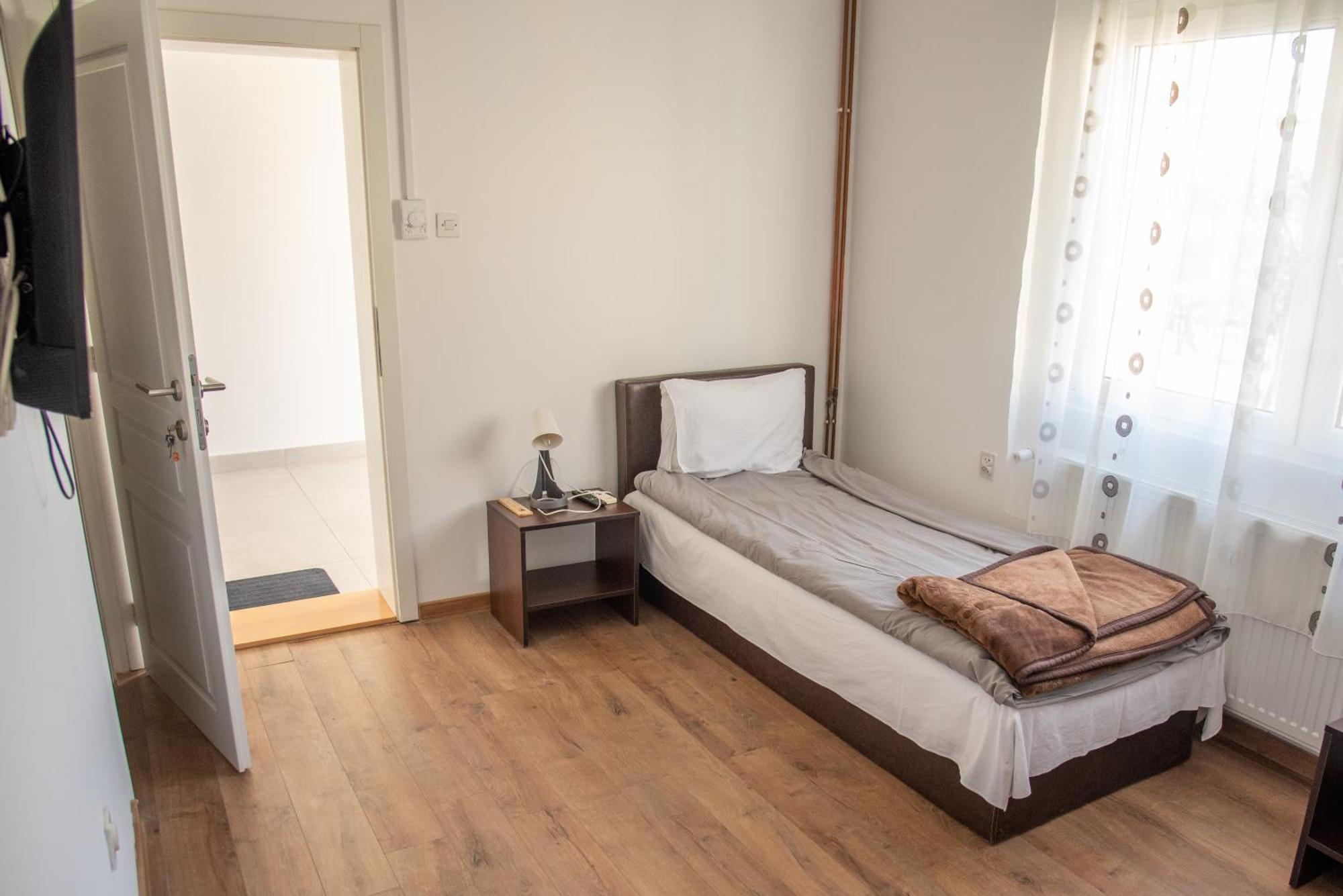 Apartments Kuca Aleksic Ni Exteriör bild