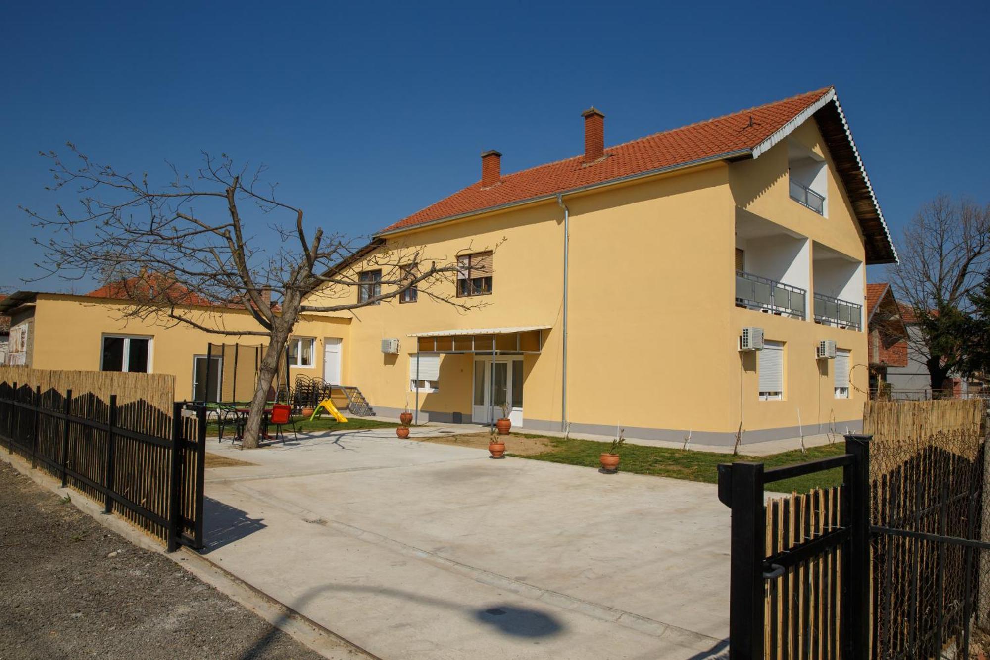 Apartments Kuca Aleksic Ni Exteriör bild