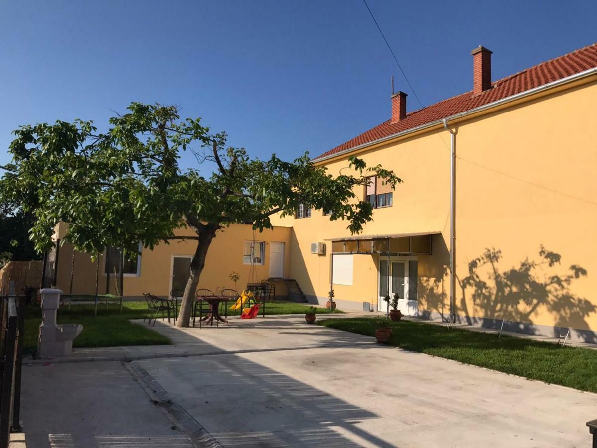 Apartments Kuca Aleksic Ni Exteriör bild