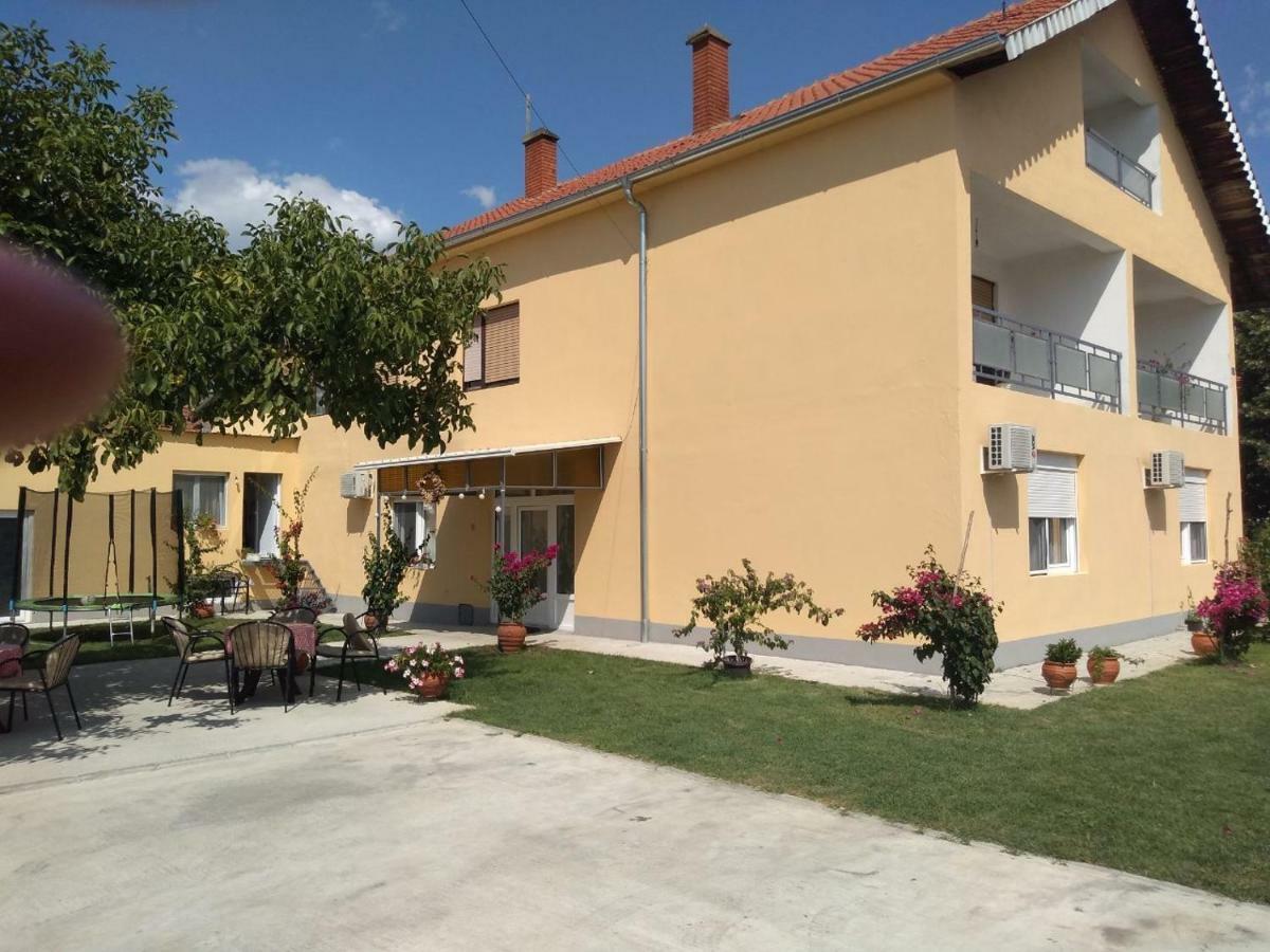 Apartments Kuca Aleksic Ni Exteriör bild